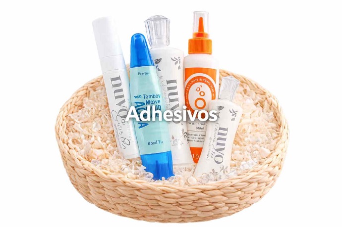 Adhesivos para manualidades como gomas, pegamentos y cintas doble cara