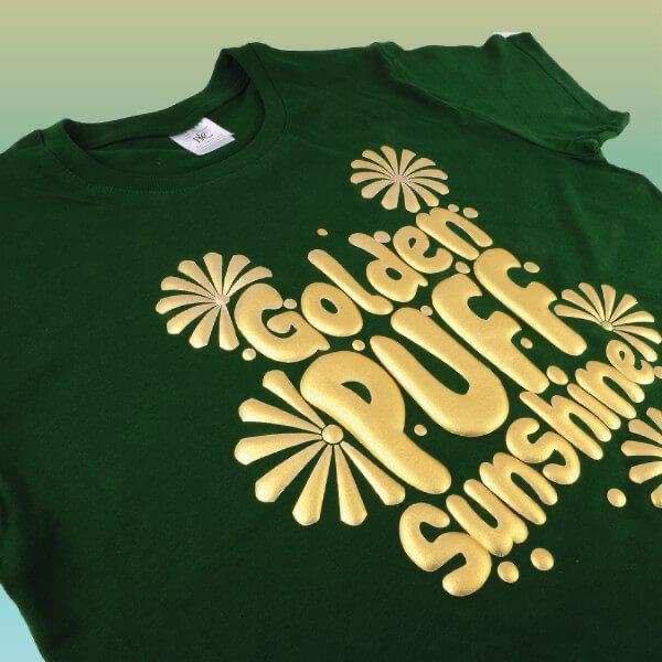 Vinil textil termoadhesivo HTV puff 3D aplicado en camiseta con efecto inflado para personalización de ropa en Costa Rica