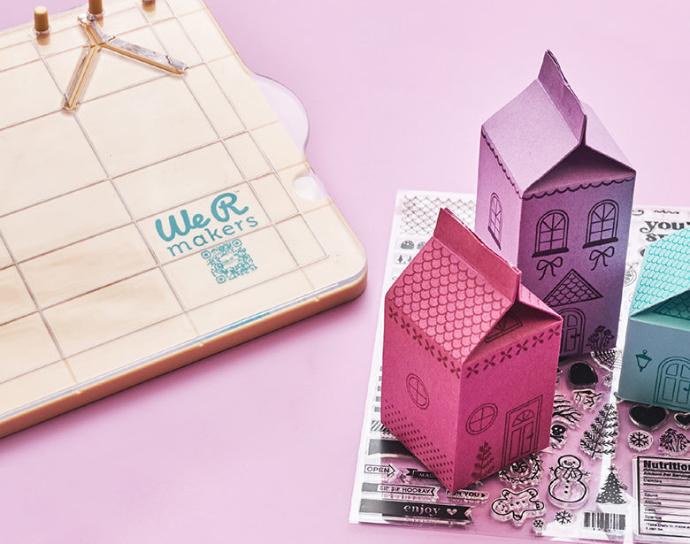 We R Carton Stamp Board con cajitas decorativas para crear empaques, regalos y proyectos temáticos de papelería creativa.
